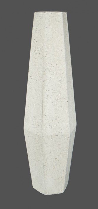 schlanke Blumenvase aus Beton